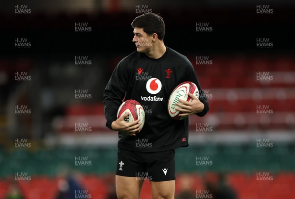 211125 - Wales Rugby Captains Run ahead of the New Zealand game tomorrow - Louis Rees-Zammit during training