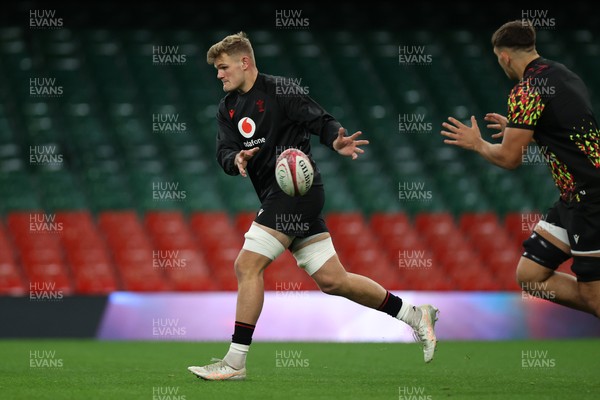 211125 - Wales Rugby Captains Run ahead of the New Zealand game tomorrow - Taine Plumtree during training