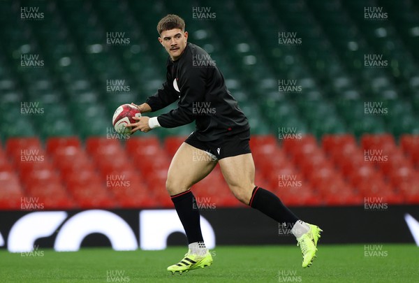 211125 - Wales Rugby Captains Run ahead of the New Zealand game tomorrow - Joe Hawkins during training