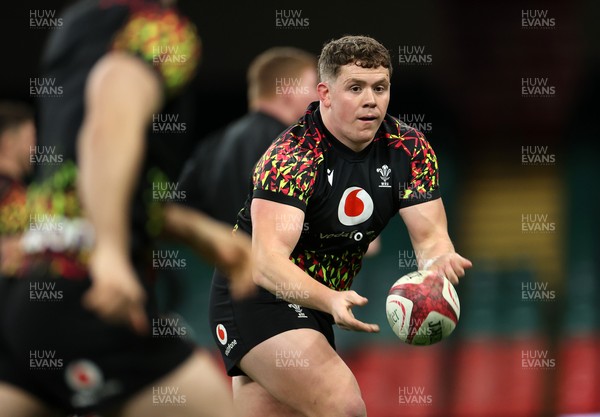 211125 - Wales Rugby Captains Run ahead of the New Zealand game tomorrow - Brodie Coghlan during training