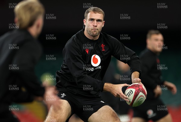 211125 - Wales Rugby Captains Run ahead of the New Zealand game tomorrow - Max Llewellyn during training