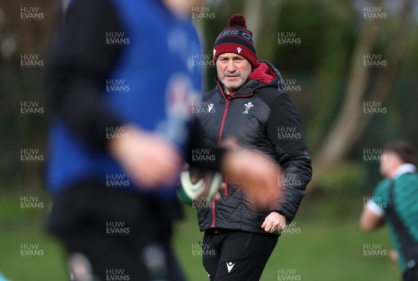 230224 - Wales Rugby Captains Run at UCD Dublin the day before their 6 Nations game against Ireland - Alex King, Attack Coach during training