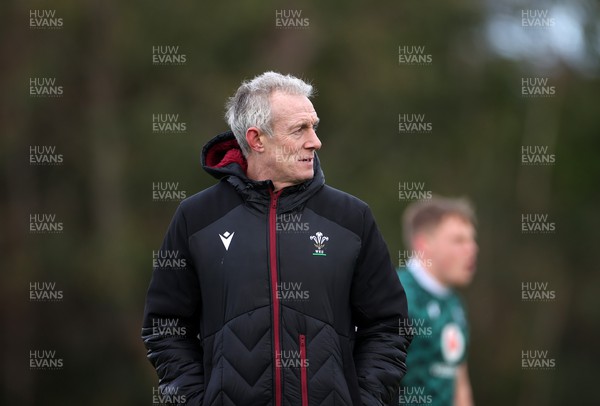 230224 - Wales Rugby Captains Run at UCD Dublin the day before their 6 Nations game against Ireland - Rob Howley during training
