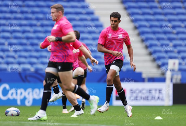 230923 - Wales Rugby Captains Run the day before their Rugby World Cup match against Australia - Rio Dyer during training