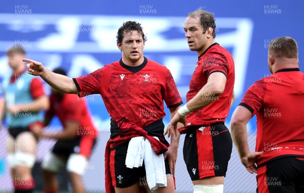 231020 - Wales Rugby Training - Ryan Elias and Alun Wyn Jones during training