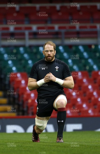 241117 - Wales Rugby Captains Run - Alun Wyn Jone during training