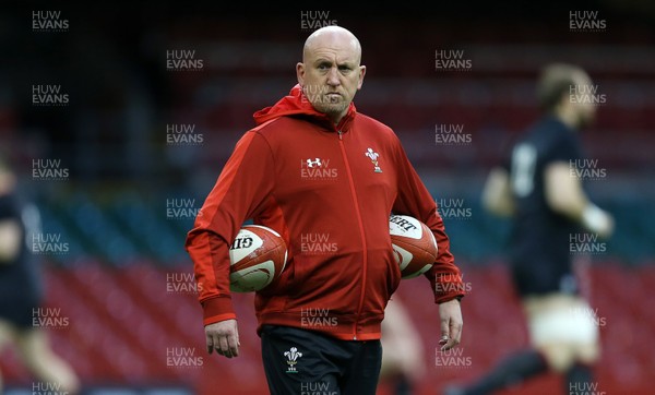 241117 - Wales Rugby Captains Run - Coach Shaun Edwards during training