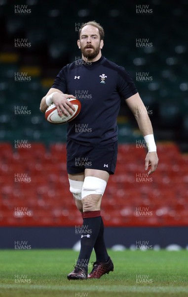 241117 - Wales Rugby Captains Run - Alun Wyn Jones during training