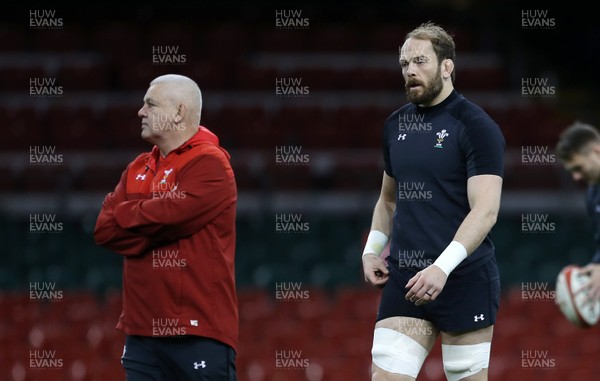 241117 - Wales Rugby Captains Run - Head Coach Warren Gatland and Captain Alun Wyn Jones during training