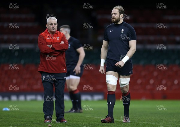 241117 - Wales Rugby Captains Run - Head Coach Warren Gatland and Captain Alun Wyn Jones during training