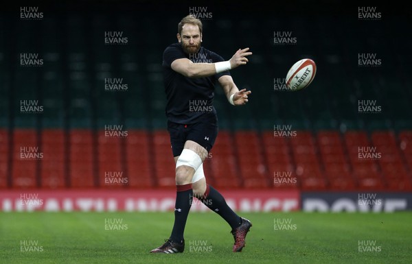 241117 - Wales Rugby Captains Run - Alun Wyn Jones during training