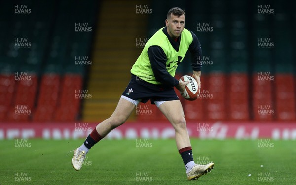 241117 - Wales Rugby Captains Run - Gareth Davies during training