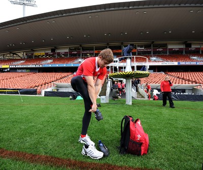 25.06.10 - Wales Rugby Captains Run - Leigh Halfpenny arrives at Waikato Stadium. 