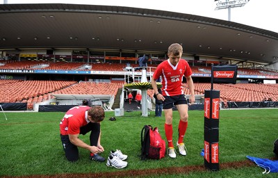 25.06.10 - Wales Rugby Captains Run - Leigh Halfpenny and Tom Prydie arrive at Waikato Stadium. 