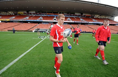 25.06.10 - Wales Rugby Captains Run - Tom Prydie arrives at Waikato Stadium. 