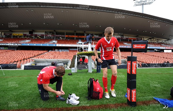 25.06.10 - Wales Rugby Captains Run - Leigh Halfpenny and Tom Prydie arrive at Waikato Stadium. 