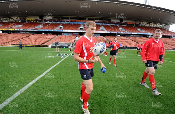 25.06.10 - Wales Rugby Captains Run - Tom Prydie arrives at Waikato Stadium. 
