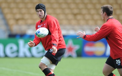 25.09.11 - Wales Rugby Captains Run - Ryan Jones during training. 