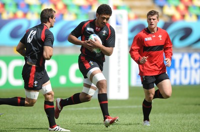 25.09.11 - Wales Rugby Captains Run - Toby Faletau during training. 