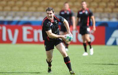 25.09.11 - Wales Rugby Captains Run - Stephen Jones during training. 
