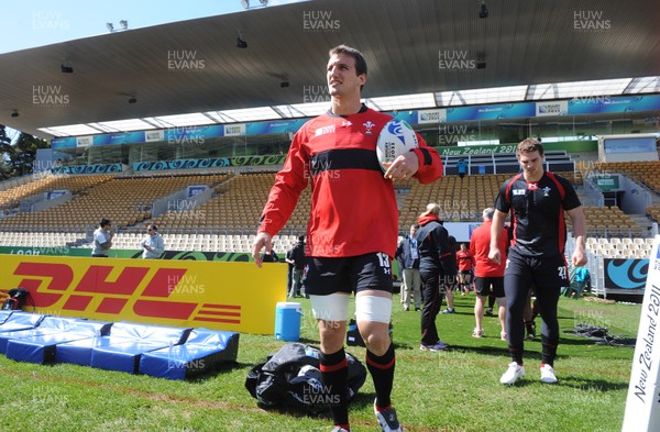 25.09.11 - Wales Rugby Captains Run - Sam Warburton arrives for training. 