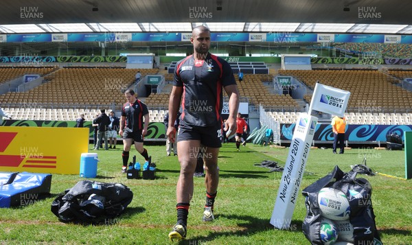 25.09.11 - Wales Rugby Captains Run - Aled Brew arrives for training. 