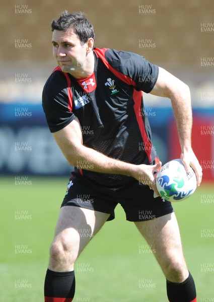 25.09.11 - Wales Rugby Captains Run - Stephen Jones during training. 