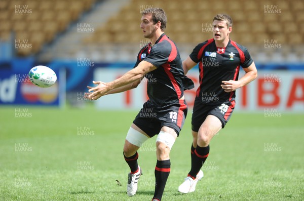 25.09.11 - Wales Rugby Captains Run - Sam Warburton during training. 