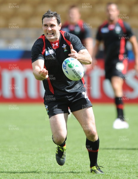 25.09.11 - Wales Rugby Captains Run - Stephen Jones during training. 