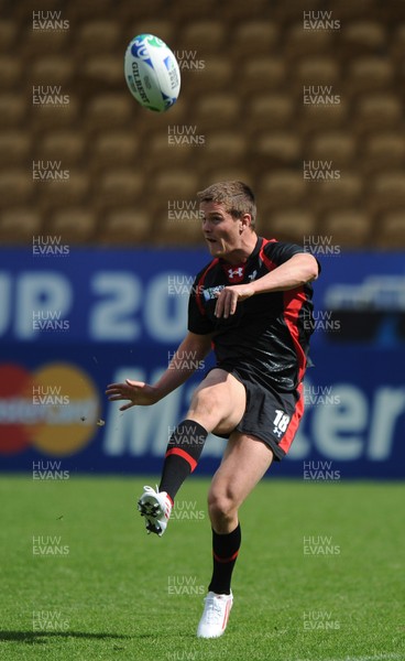 25.09.11 - Wales Rugby Captains Run - Tavis Knoyle during training. 