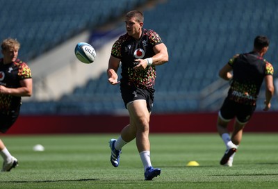 260626 - Wales Rugby Captains Run at Twickenham ahead of their game against the Barbarians tomorrow - Joe Hawkins during training