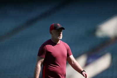 260626 - Wales Rugby Captains Run at Twickenham ahead of their game against the Barbarians tomorrow - Steve Tandy, Head Coach during training