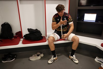 260626 - Wales Rugby Captains Run at Twickenham ahead of their game against the Barbarians tomorrow - Ryan Woodman during training