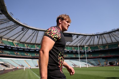 260626 - Wales Rugby Captains Run at Twickenham ahead of their game against the Barbarians tomorrow - Jac Morgan during training