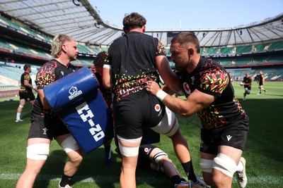260626 - Wales Rugby Captains Run at Twickenham ahead of their game against the Barbarians tomorrow - Aaron Wainwright and Harrison Keddie during training