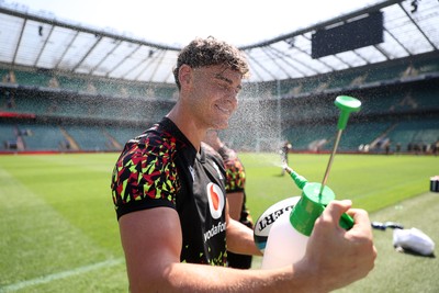 260626 - Wales Rugby Captains Run at Twickenham ahead of their game against the Barbarians tomorrow - Eddie James cools off