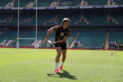260626 - Wales Rugby Captains Run at Twickenham ahead of their game against the Barbarians tomorrow - Ellis Mee during training