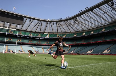 260626 - Wales Rugby Captains Run at Twickenham ahead of their game against the Barbarians tomorrow - Dan Edwards during training