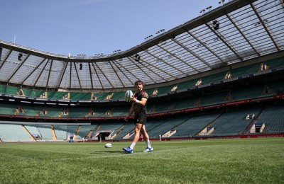 260626 - Wales Rugby Captains Run at Twickenham ahead of their game against the Barbarians tomorrow - Dan Edwards during training