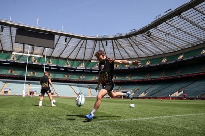 260626 - Wales Rugby Captains Run at Twickenham ahead of their game against the Barbarians tomorrow - Dan Edwards during training