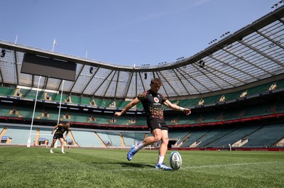260626 - Wales Rugby Captains Run at Twickenham ahead of their game against the Barbarians tomorrow - Dan Edwards during training