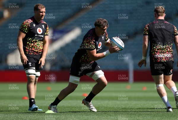 260626 - Wales Rugby Captains Run at Twickenham ahead of their game against the Barbarians tomorrow - Ryan Woodman during training