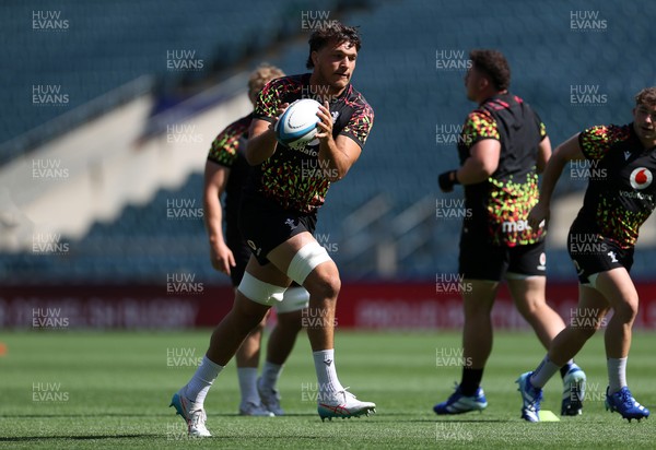 260626 - Wales Rugby Captains Run at Twickenham ahead of their game against the Barbarians tomorrow - Teddy Williams during training