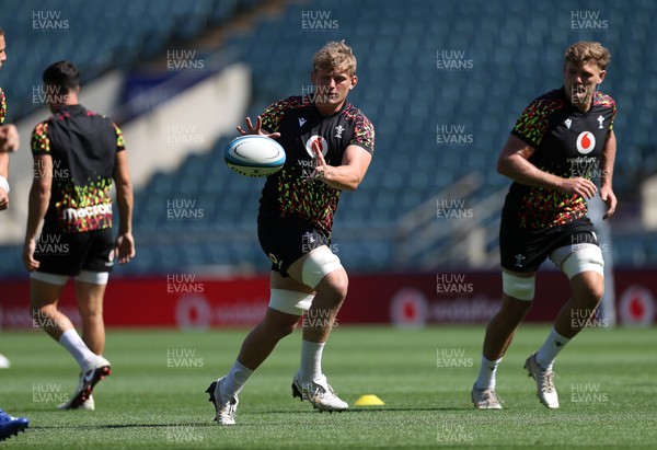 260626 - Wales Rugby Captains Run at Twickenham ahead of their game against the Barbarians tomorrow - Jac Morgan during training