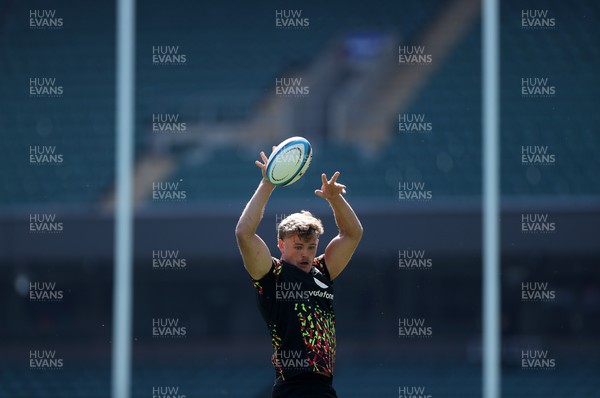 260626 - Wales Rugby Captains Run at Twickenham ahead of their game against the Barbarians tomorrow - Taine Plumtree during training