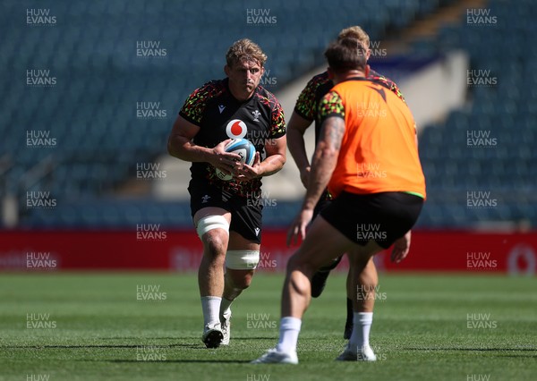 260626 - Wales Rugby Captains Run at Twickenham ahead of their game against the Barbarians tomorrow - Jac Morgan during training