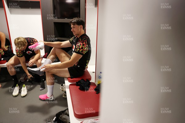 260626 - Wales Rugby Captains Run at Twickenham ahead of their game against the Barbarians tomorrow - Tom Rogers during training