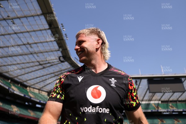 260626 - Wales Rugby Captains Run at Twickenham ahead of their game against the Barbarians tomorrow - Aaron Wainwright during training