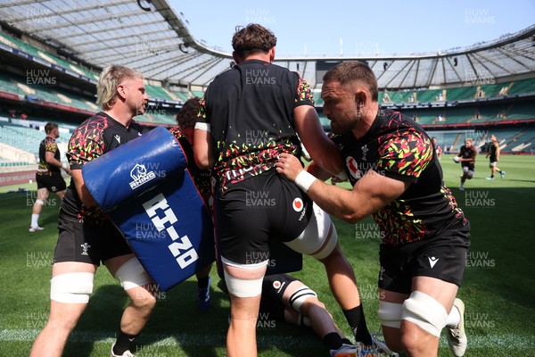260626 - Wales Rugby Captains Run at Twickenham ahead of their game against the Barbarians tomorrow - Aaron Wainwright and Harrison Keddie during training