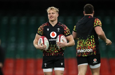 281125 - Wales Rugby Captains Run ahead of their game against South Africa - Blair Murray during training